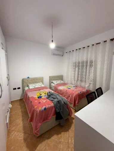 Tirane, shitet Vile 2 Katshe , 300 m² 300.000 € (Astir)