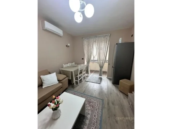 Tirane, jepet me qera apartament 2+1 Kati 3, 70 m² 650 € (Vasil Shanto)