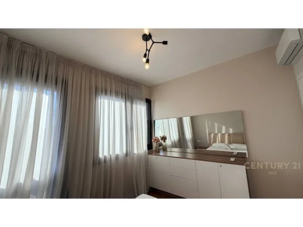 Tirane, jepet me qera apartament 1+1 Kati 9, 70 m² 750 € (Rruga e Barrikadave)