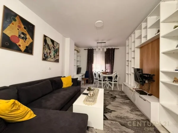 Tirane, jepet me qera apartament 1+1 Kati 6, 70 m² 600 € (Komuna e Parisit)