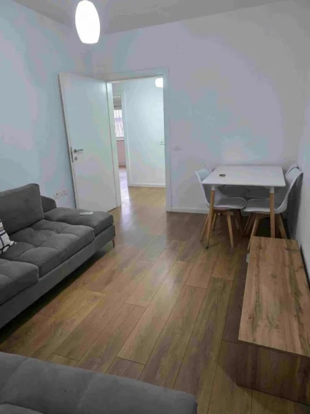 Tirane, jepet me qera apartament 2+1 Kati 5, 75 m² 450 € 