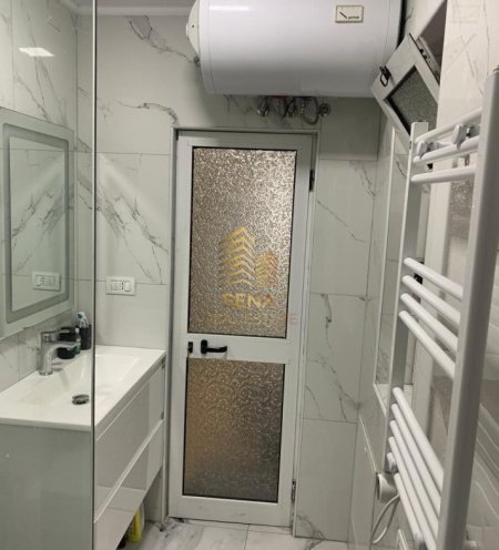 Tirane, jepet me qera apartament 1+1 Kati 3, 70 m² 500 € (Xhamllik)