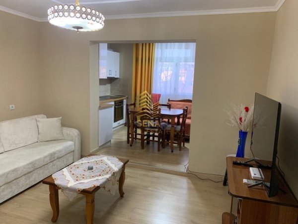 Tirane, jepet me qera apartament 1+1 Kati 3, 70 m² 500 € (Xhamllik)