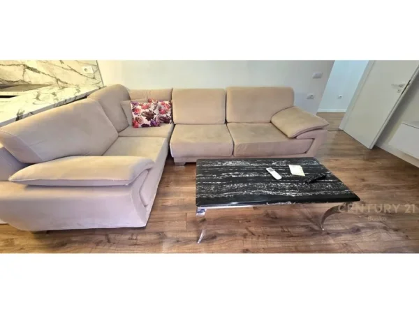 Tirane, jepet me qera apartament 2+1 Kati 2, 89 m² 800 € (Square 21)