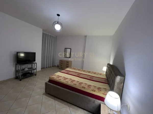 Tirane, jepet me qera apartament 2+1+Ballkon Kati 6, 114 m² 800 € (Ish Parku)