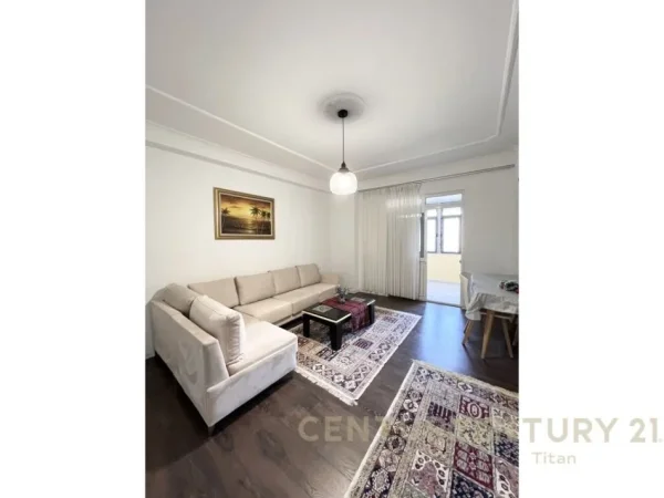Tirane, jepet me qera apartament 2+1 Kati 2, 90 m² 600 € 