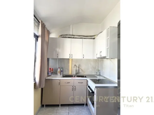 Tirane, jepet me qera apartament 2+1 Kati 2, 90 m² 600 € 