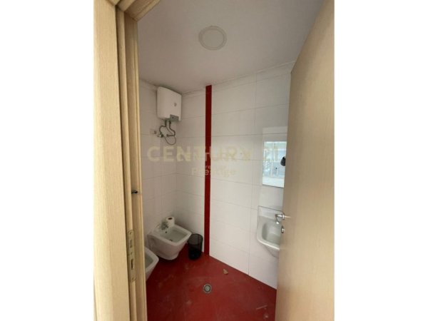 Tirane, jepet me qera ambjent biznesi Kati 6, 222 m² 3.150 € 