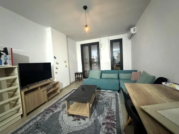 Tirane, jepet me qera apartament 1+1 Kati 4, 57 m² 500 € (KOMPLEKSI ZIRKON)