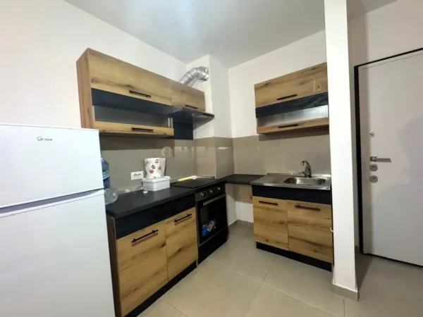 Tirane, jepet me qera apartament 1+1 Kati 4, 57 m² 500 € (KOMPLEKSI ZIRKON)