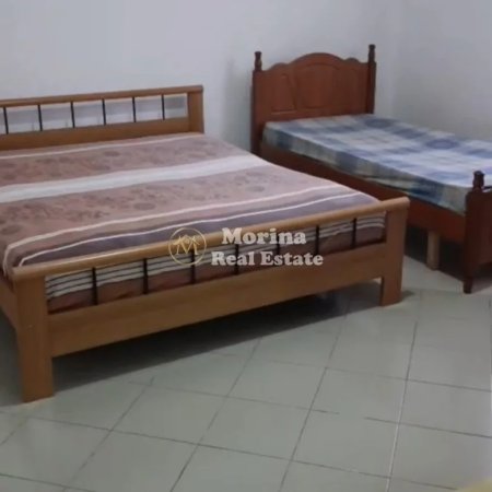 Tirane, jepet me qera shtepi 1+1 Kati 1, 50 m² 300 € (Rruga 5 Maji)