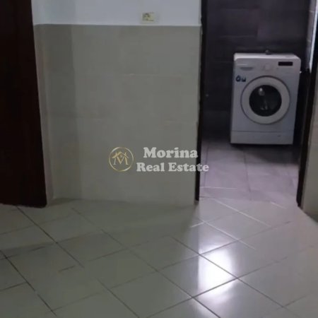 Tirane, jepet me qera shtepi 1+1 Kati 1, 50 m² 300 € (Rruga 5 Maji)