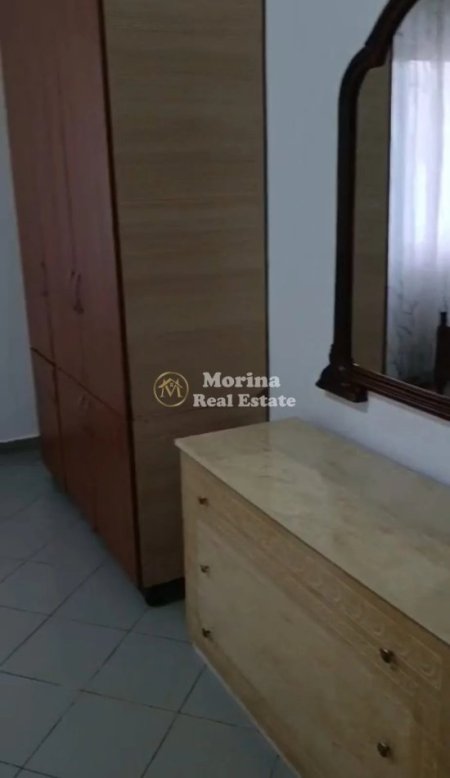 Tirane, jepet me qera shtepi 1+1 Kati 1, 50 m² 300 € (Rruga 5 Maji)