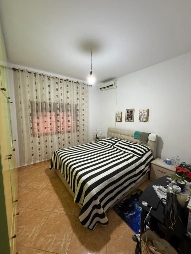 Tirane, shitet Vile 2 Katshe , 300 m² 300.000 € (Rruga Daut Borici)