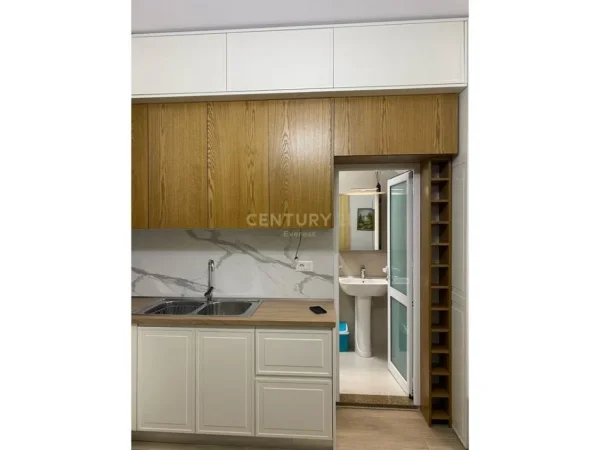 Tirane, jepet me qera apartament 1+1 Kati 1, 53 m² 370 € (Kombinat)