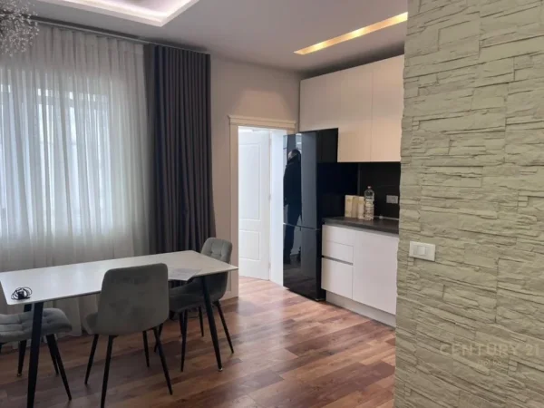 Tirane, jepet me qera apartament 1+1 Kati 4, 56 m² 600 € (Don Bosko)