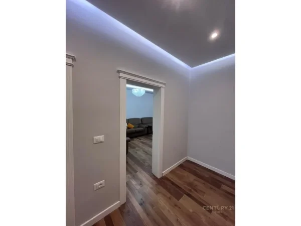 Tirane, jepet me qera apartament 1+1 Kati 4, 56 m² 600 € (Don Bosko)