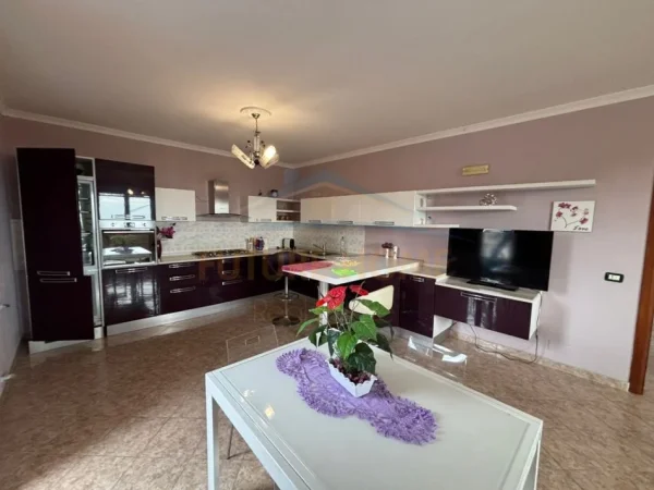 Durres, shitet shtepi 4+1+Aneks+Ballkon Kati 3, 250 m² 280.000 € 