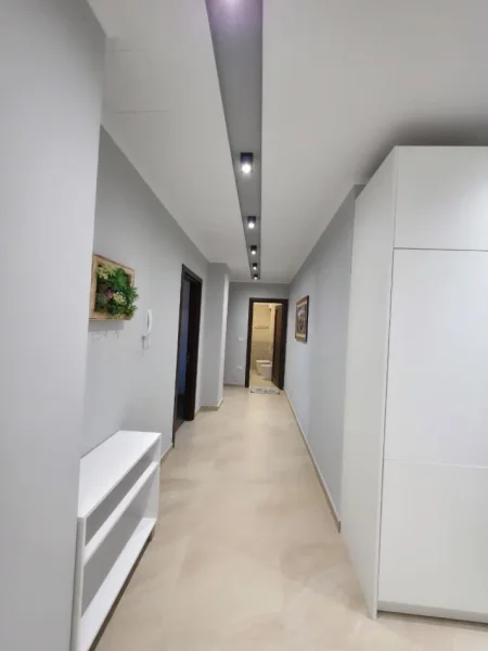 Tirane, shitet apartament 2+1+Ballkon Kati 2, 220.000 €