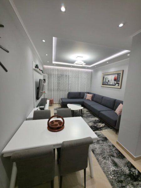 Tirane, shitet apartament 2+1+Ballkon Kati 2, 220.000 €