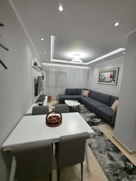 Tirane, shitet apartament 2+1+Ballkon Kati 2, 220.000 €