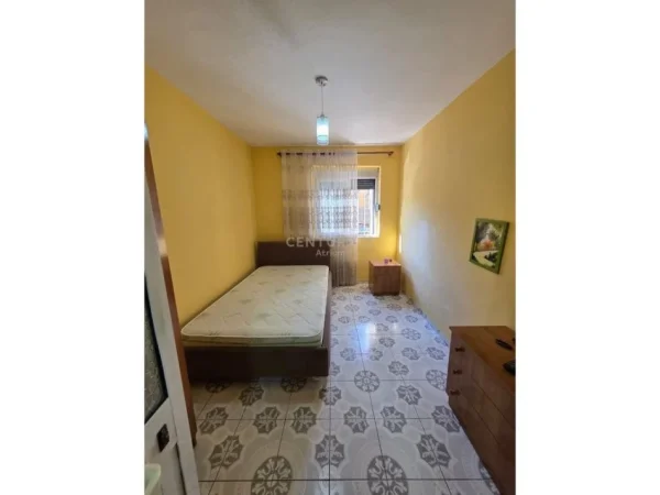 Tirane, jepet me qera apartament 2+1 Kati 2, 72 m² 450 € (Rruga Nikel dardani)