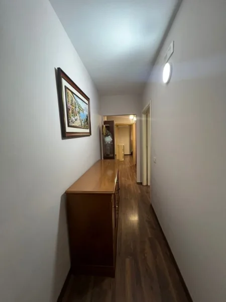 Tirane, jepet me qera apartament 3+1+Ballkon Kati 6, 140 m² 600 € 