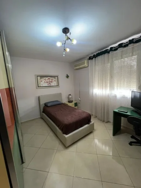 Tirane, jepet me qera apartament 3+1+Ballkon Kati 6, 140 m² 600 € 