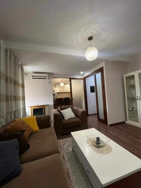 Tirane, jepet me qera apartament 3+1+Ballkon Kati 6, 140 m² 600 € 