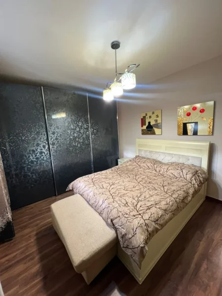 Tirane, jepet me qera apartament 3+1+Ballkon Kati 6, 140 m² 600 € 