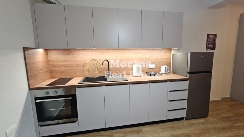 Tirane, jepet me qera apartament 2+1 Kati 1, 80 m² 550 € (21 Dhjetori)
