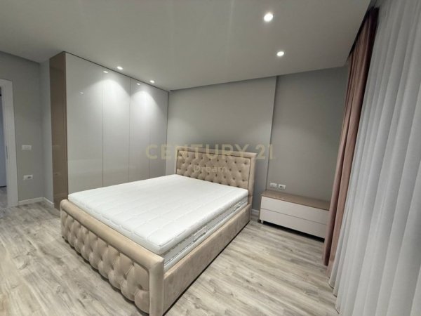 Tirane, jepet me qera apartament 1+1+Ballkon Kati 1, 78 m² 650 € (Oasis Lake Residence ,Prane Vet Hospital)