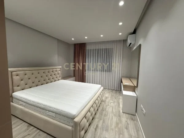 Tirane, jepet me qera apartament 1+1+Post Parkimi  Kati 1, 78 m² 650 € (Oasis Lake Residence ,Prane Vet Hospital)