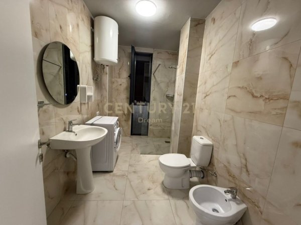 Tirane, jepet me qera apartament 1+1+Ballkon Kati 1, 78 m² 650 € (Oasis Lake Residence ,Prane Vet Hospital)