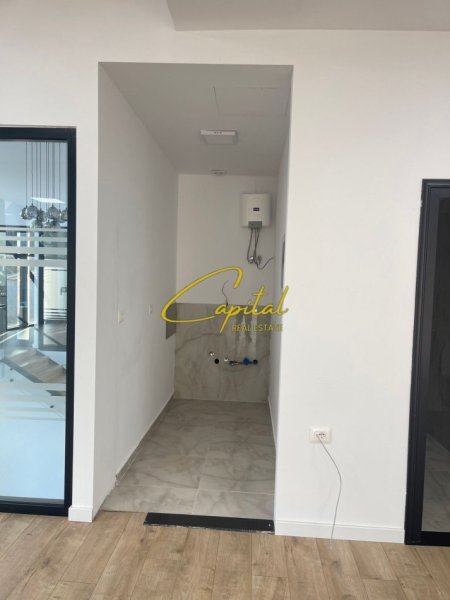 Tirane, jepet me qera ambjent biznesi Kati 1, 200 m² 1.150 € (KASHAR)