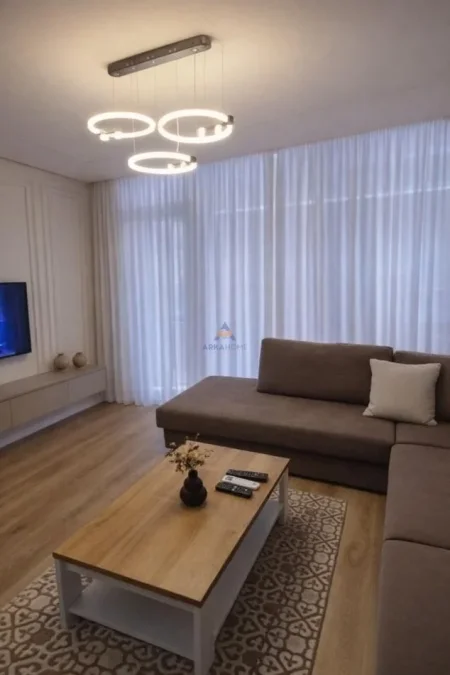 Tirane, shitet apartament Dublex Kati 3, 100 m² 