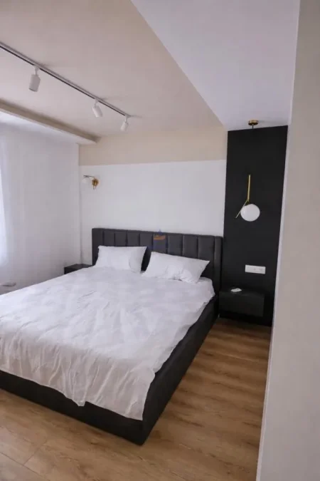 Tirane, shitet apartament Dublex Kati 3, 100 m² 