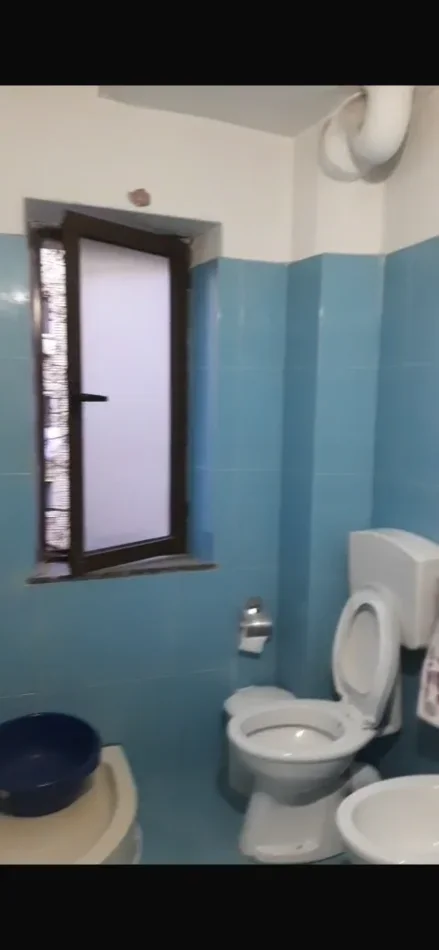 Tirane, jap me qera apartament 1+1+Aneks+Ballkon Kati 3, 53 m² 450 € (Rruga Irfan Tomini)