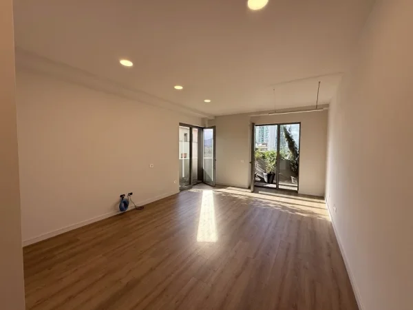 Tirane, jepet me qera zyre Kati 10, 113 m² 2.500 € (Lion Park Residence)
