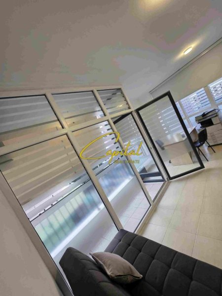 Tirane, jepet me qera zyre Kati 3, 65 m² 500 € (BULEVARDI I RI)