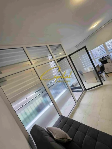 Tirane, jepet me qera zyre Kati 3, 65 m² 500 € (BULEVARDI I RI)