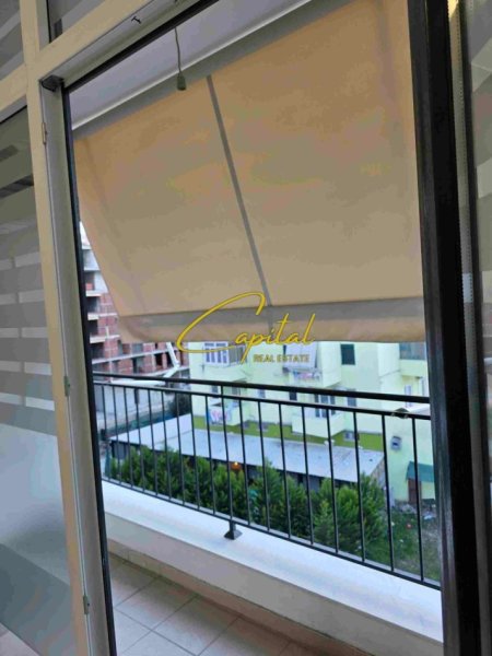 Tirane, jepet me qera zyre Kati 3, 65 m² 500 € (BULEVARDI I RI)