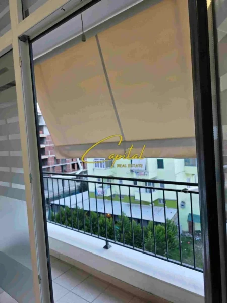 Tirane, jepet me qera zyre Kati 3, 65 m² 500 € (BULEVARDI I RI)