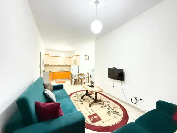 Vlore, jepet me qera apartament 1+1+Ballkon Kati 5, 70 m² 300 € (Rruga Sulejman Delvina)