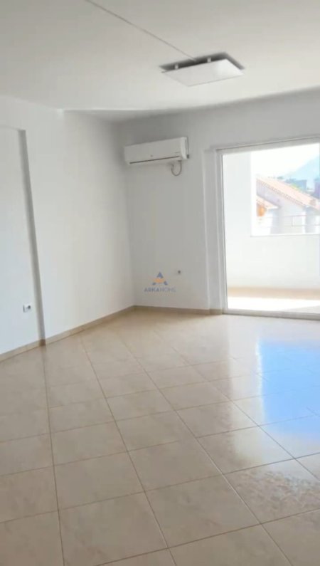 Tirane, jepet me qera apartament 2+1+Ballkon Kati 3, 120 m² 600 € 
