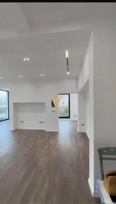 Tirane, jepet me qera ambjent biznesi Kati 2, 76 m² 1.500 € (TAIVANI)