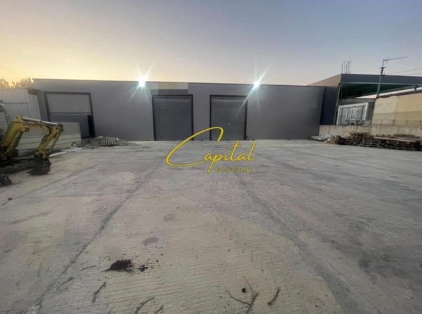 Tirane, jepet me qera magazine Kati 0, 250 m² 1.000 € (VORE)