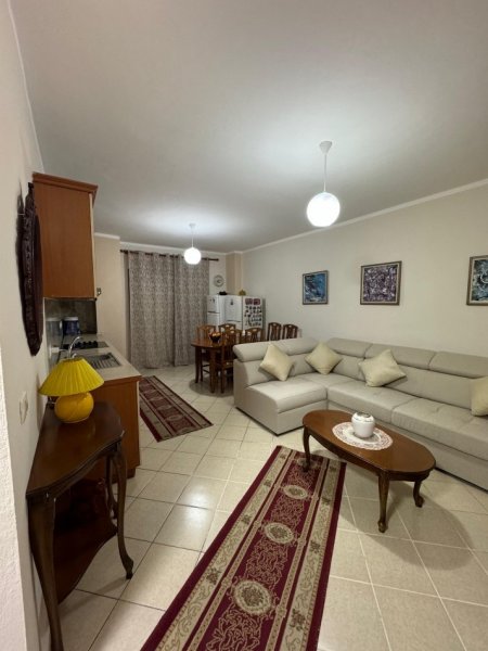 Tirane, jepet me qera apartament 2+1+Ballkon Kati 4, 100 m² 650 € (KOMUNA E PARISIT)