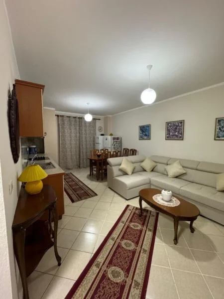 Tirane, jepet me qera apartament 2+1+Ballkon Kati 4, 100 m² 650 € (KOMUNA E PARISIT)