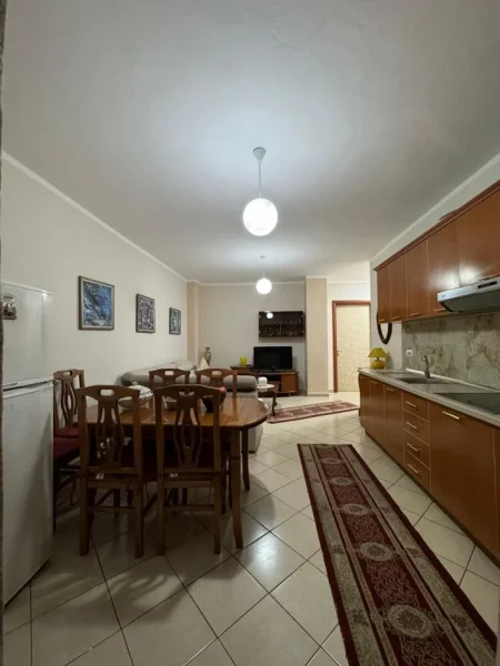 Tirane, jepet me qera apartament 2+1+Ballkon Kati 4, 100 m² 650 € (KOMUNA E PARISIT)